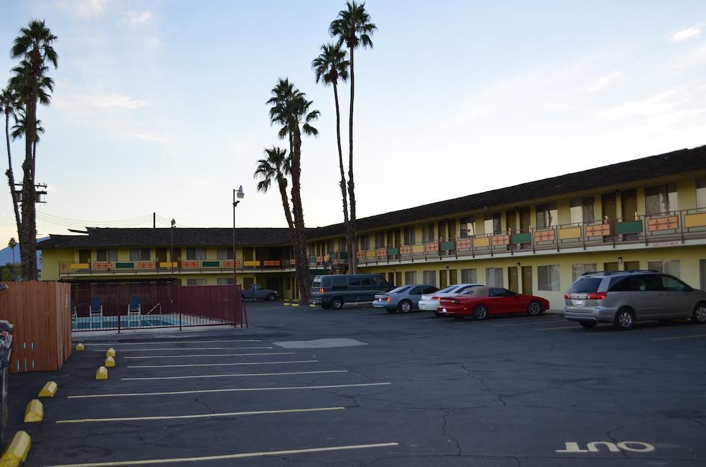 Tropics Motor Hotel Индиоу Екстериор снимка